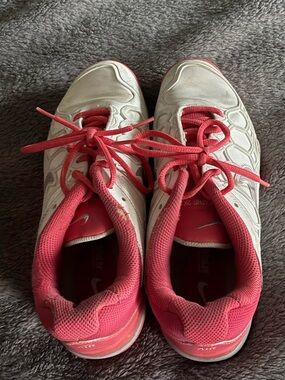 Nike Women’s White and Pink Athletic Running Shoes